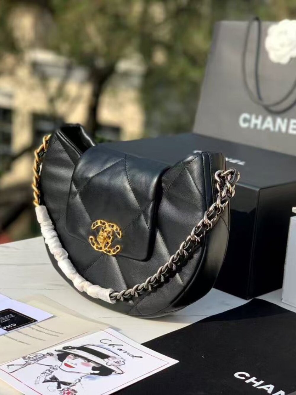 Classic CHANEL bag: A Stylish and Versatile Choice for Elegance